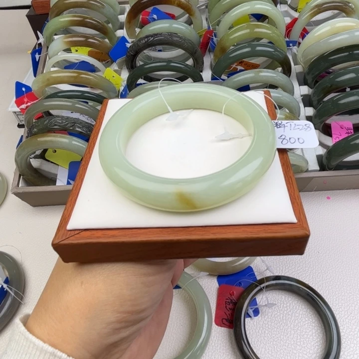 未镶嵌手镯和田玉七月