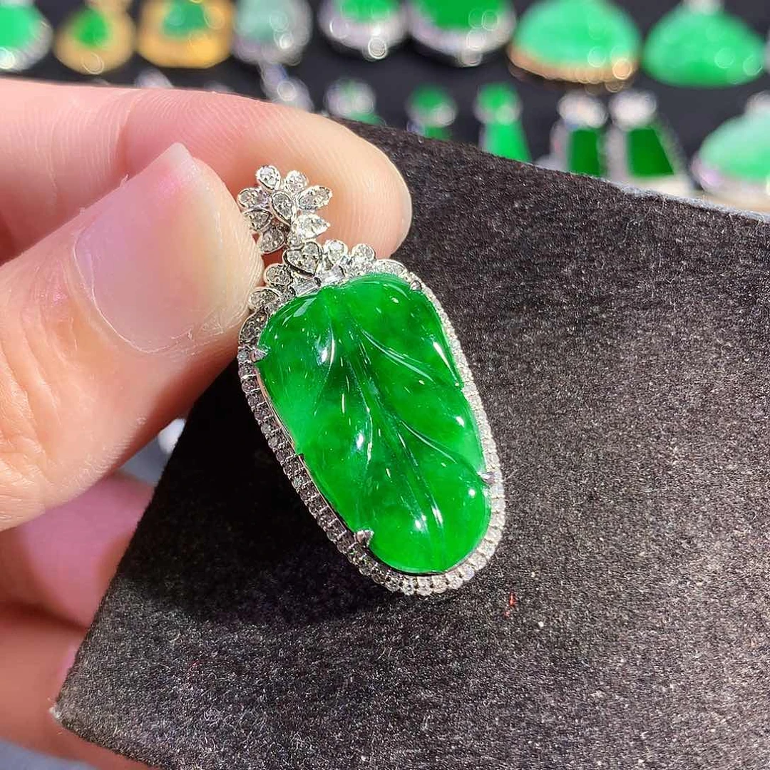 翡翠18K金镶嵌吊坠(赠链)