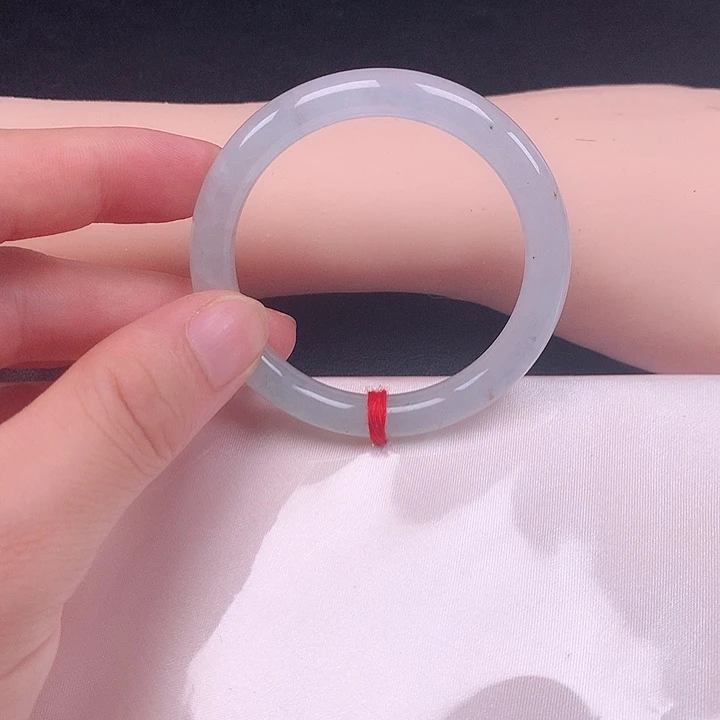 翡翠手镯未镶嵌书