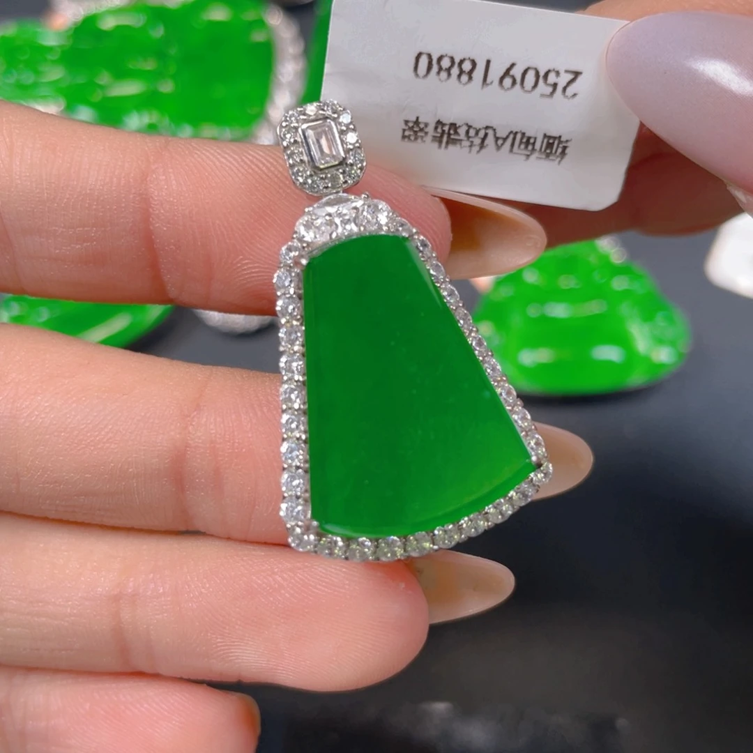 【闪购商品】颈饰银S925镶嵌翡翠翡翠