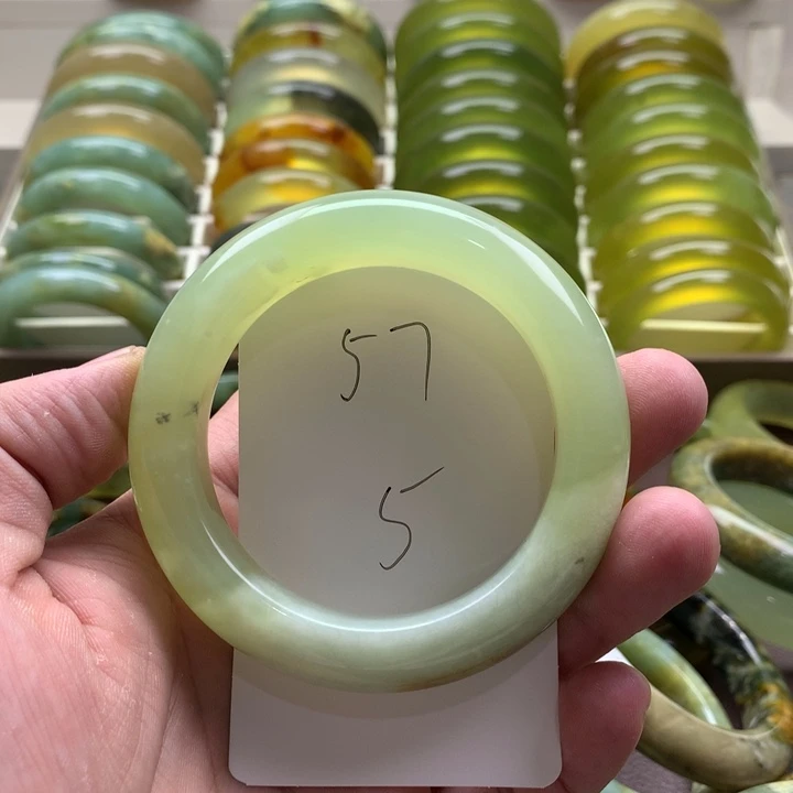 蛇纹石玉未镶嵌手镯