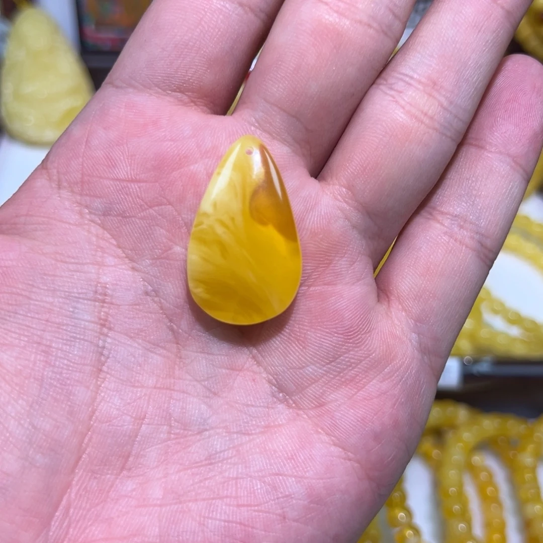 蜜蜡未镶嵌裸石水滴