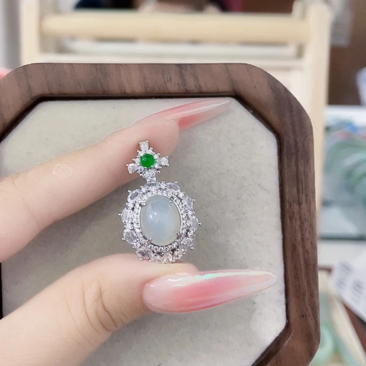 翡翠未镶嵌颈饰天然翡翠Ａ货