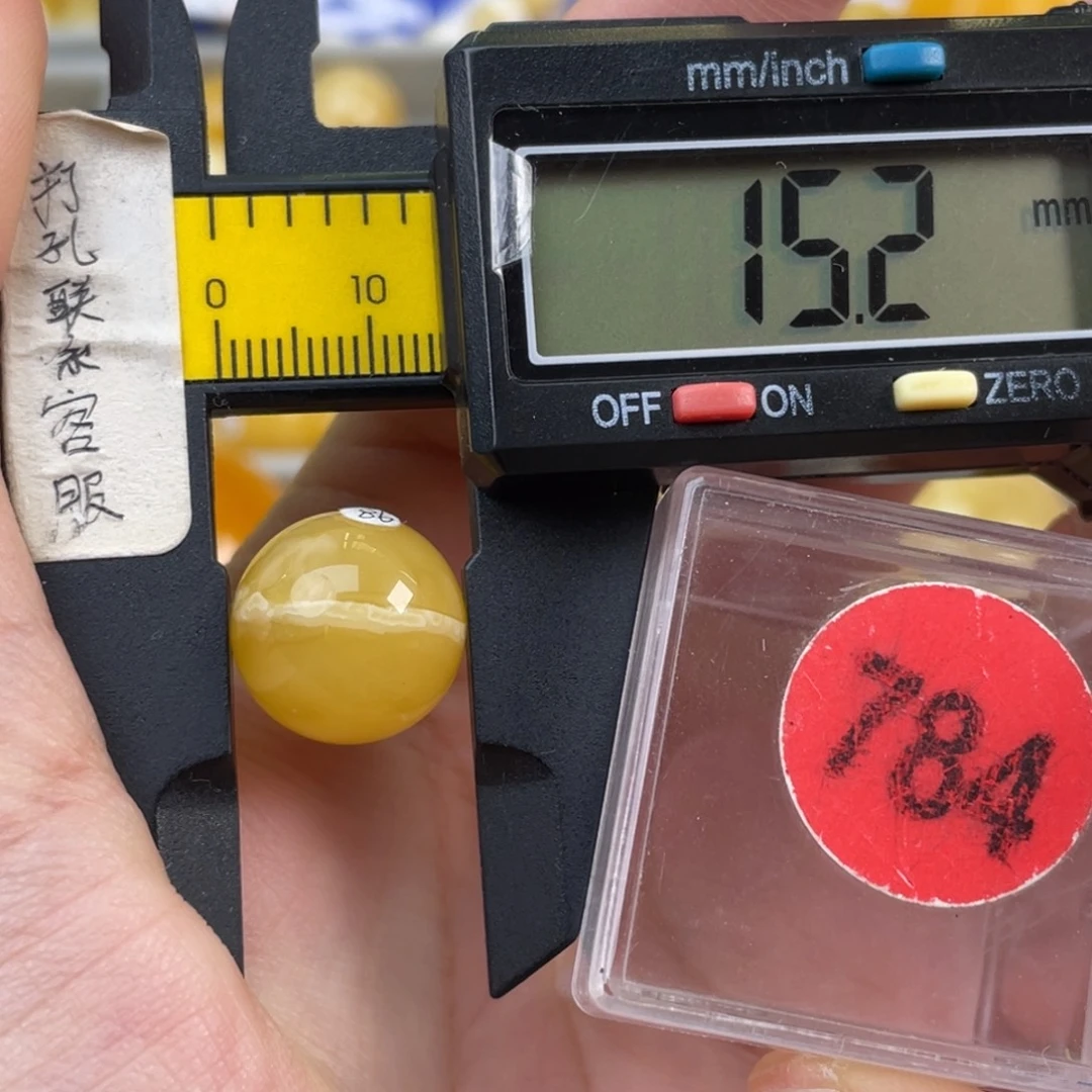 蜜蜡未镶嵌珠宝奇石