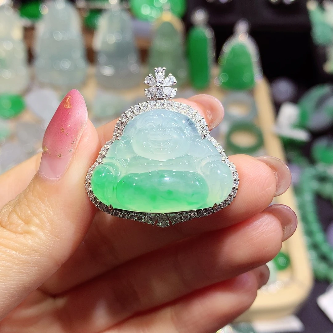颈饰18K金镶嵌翡翠佛