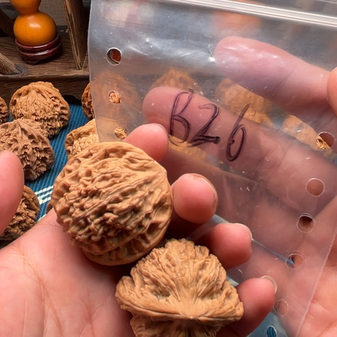 文玩核桃吊坠望月