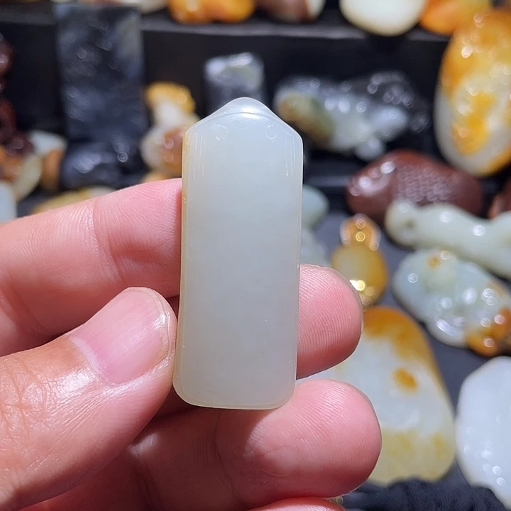 颈饰未镶嵌和田玉（糖玉）