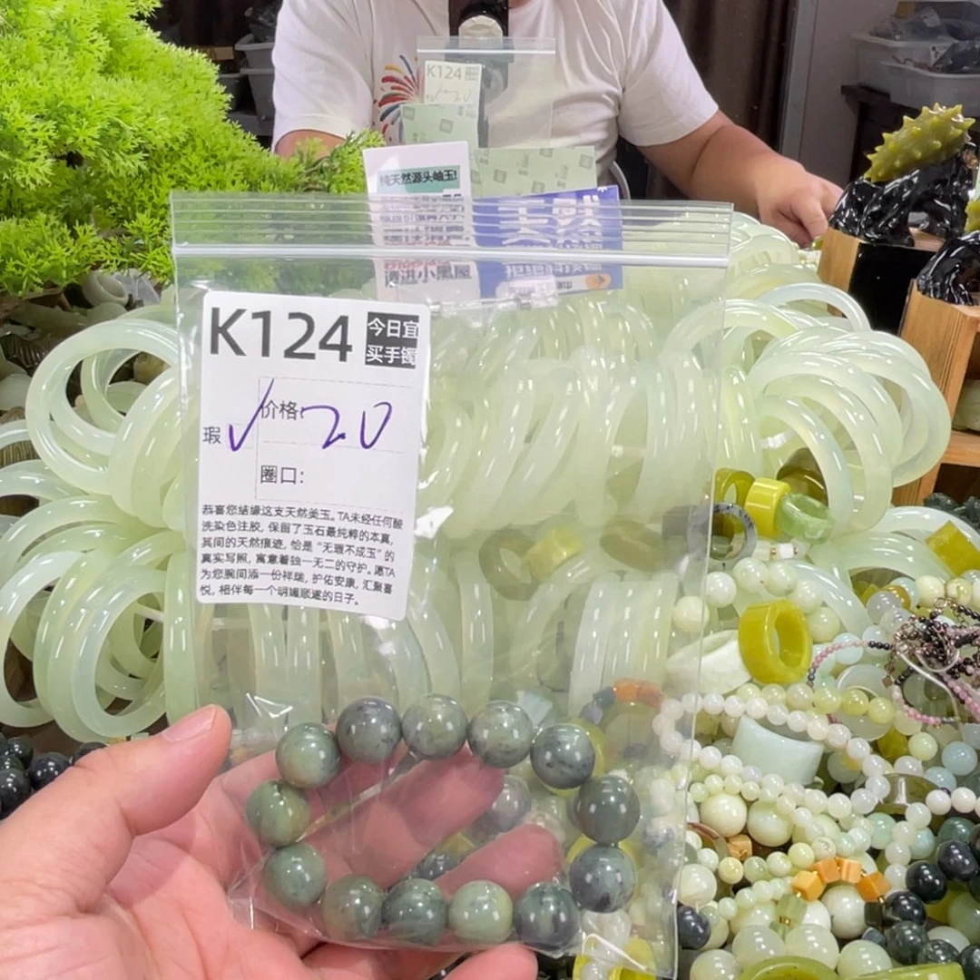 不***兴蛇纹石玉未镶嵌手镯