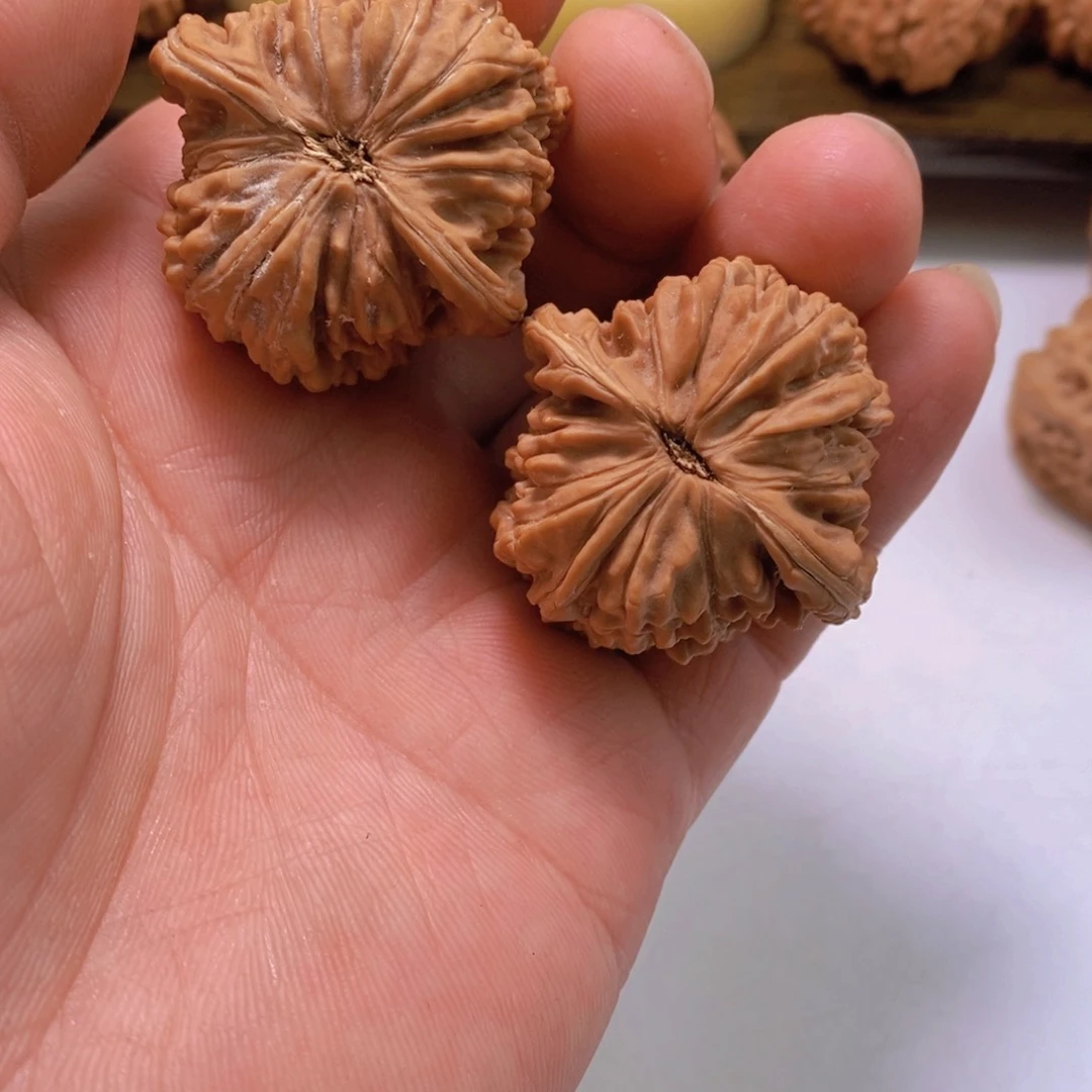 文玩核桃把件叶*。文玩核桃楼