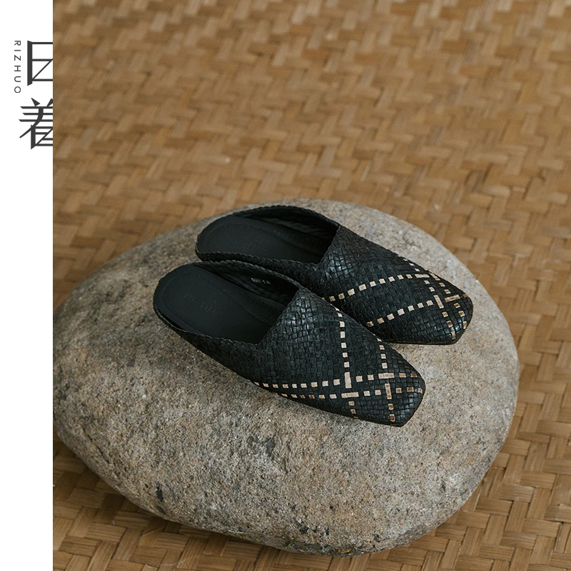 日着原创2025春季新款小众手工编织气质羊皮包头凉拖鞋RD1294X0