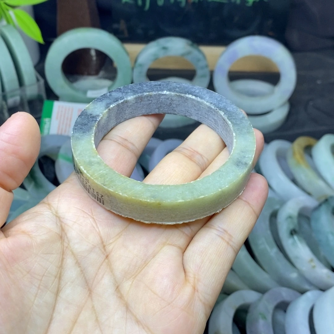 定制翡翠未镶嵌手镯