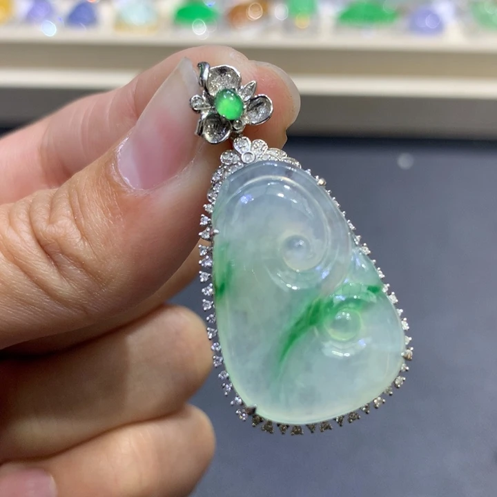 翡翠颈饰18K金镶嵌翡翠