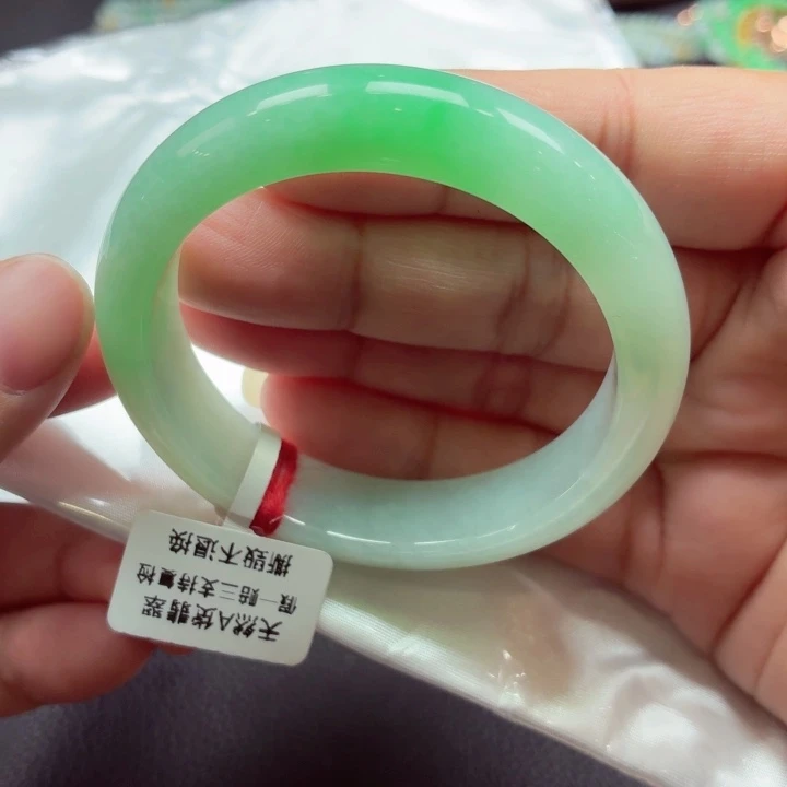 翡翠未镶嵌手镯天然缅甸A货翡翠（甜阳绿）