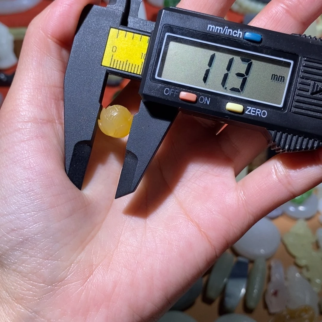 石英质玉（黄龙玉）未镶嵌颈饰