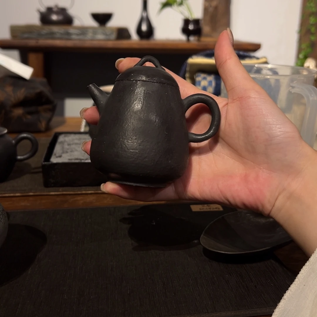 瓷片陶瓷。       陶瓷。