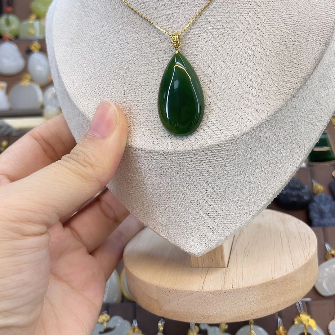 和田玉18K金镶嵌吊坠(赠链)