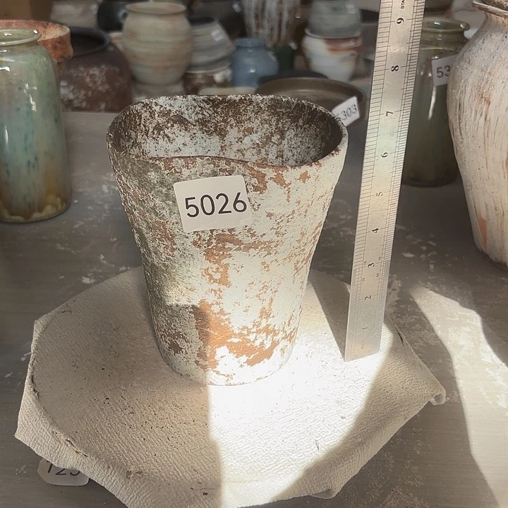 摆件高16,口13.5，有孔，5026