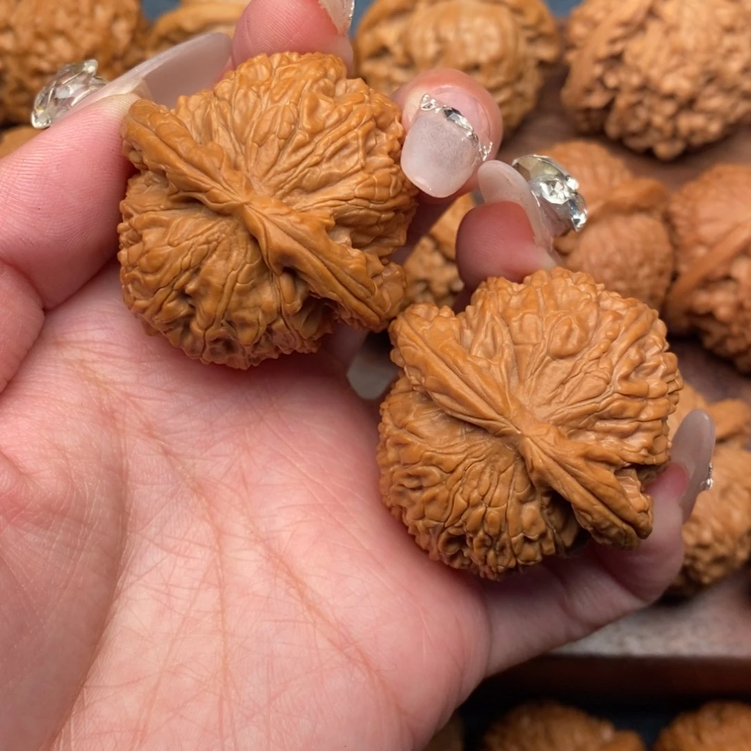 文玩核桃把件帕****哥球白42