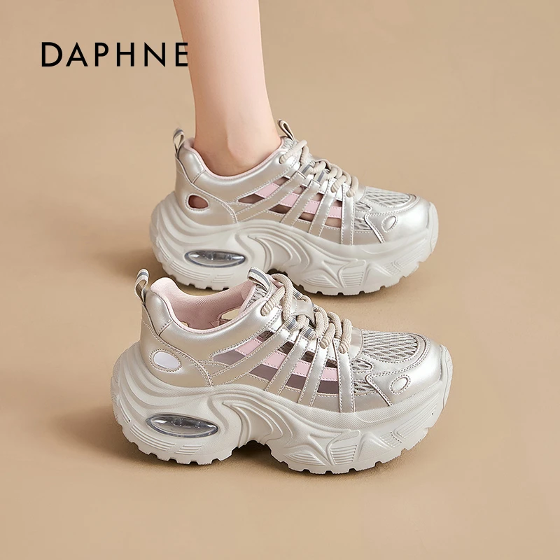 达芙妮超火厚底运动凉鞋女2025夏季新款镂空透气网面登山休闲鞋S