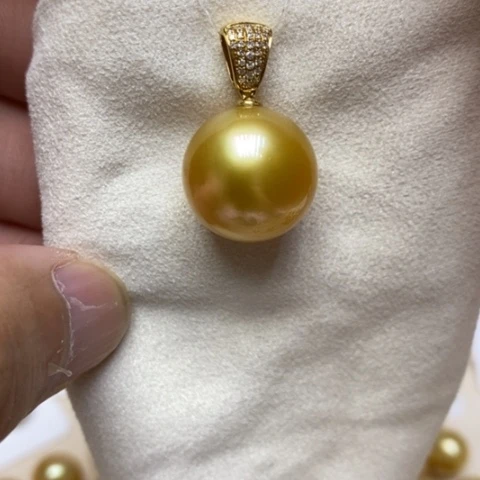 18K金镶嵌颈饰海水珍珠
