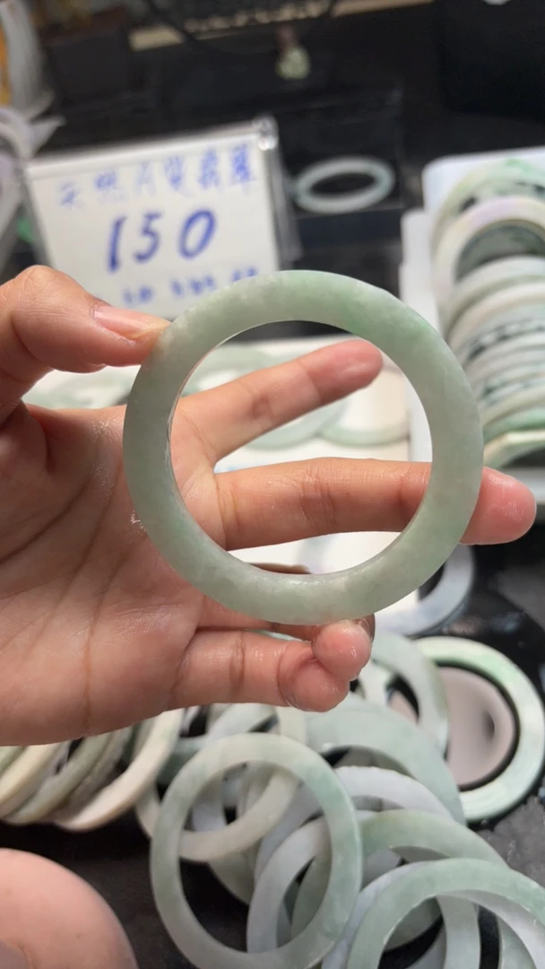 天然翡翠手镯定制叮当