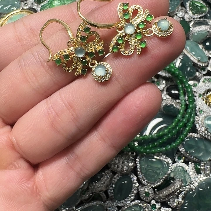 翡翠未镶嵌颈饰天然A货翡翠放漏