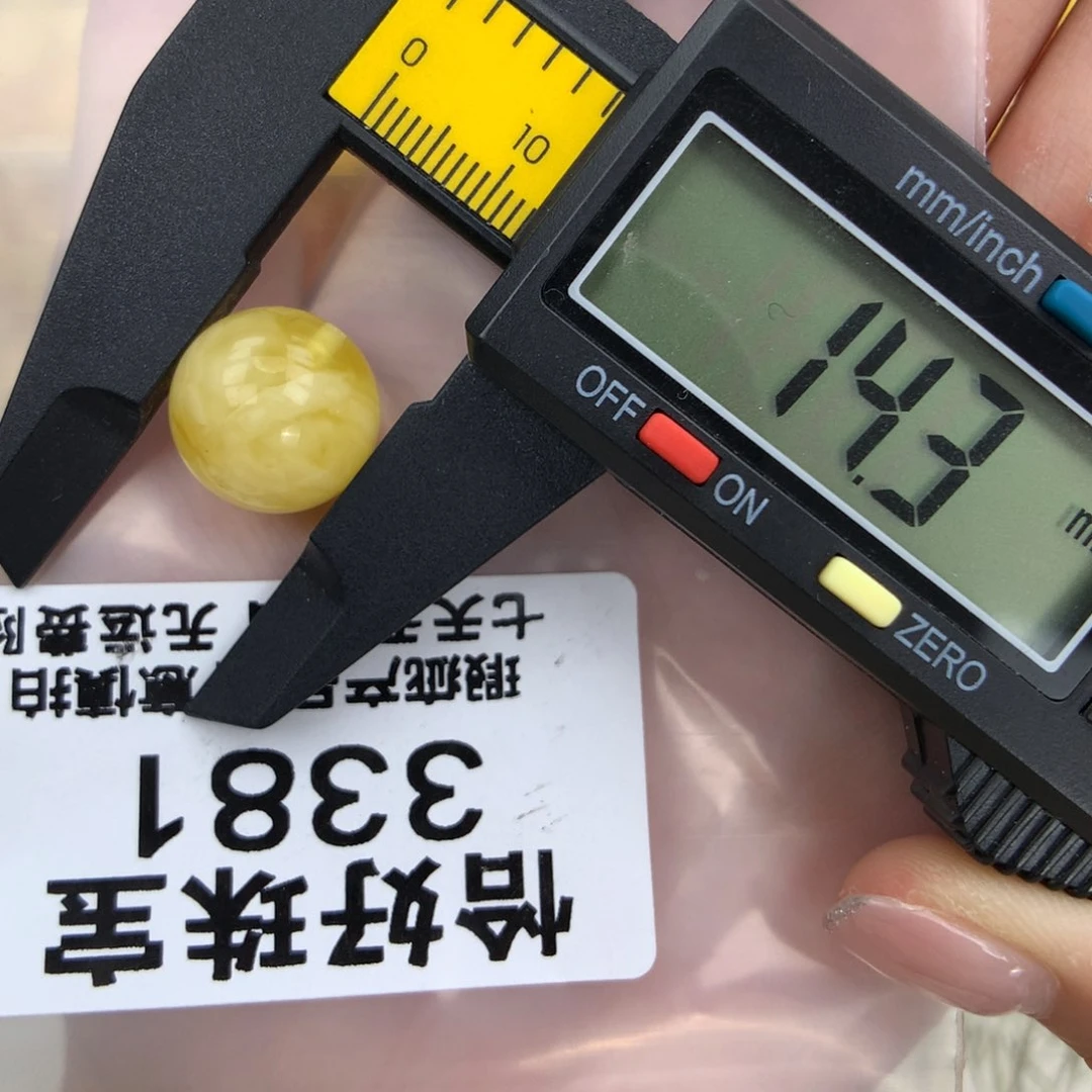 未镶嵌琥珀珠宝奇石