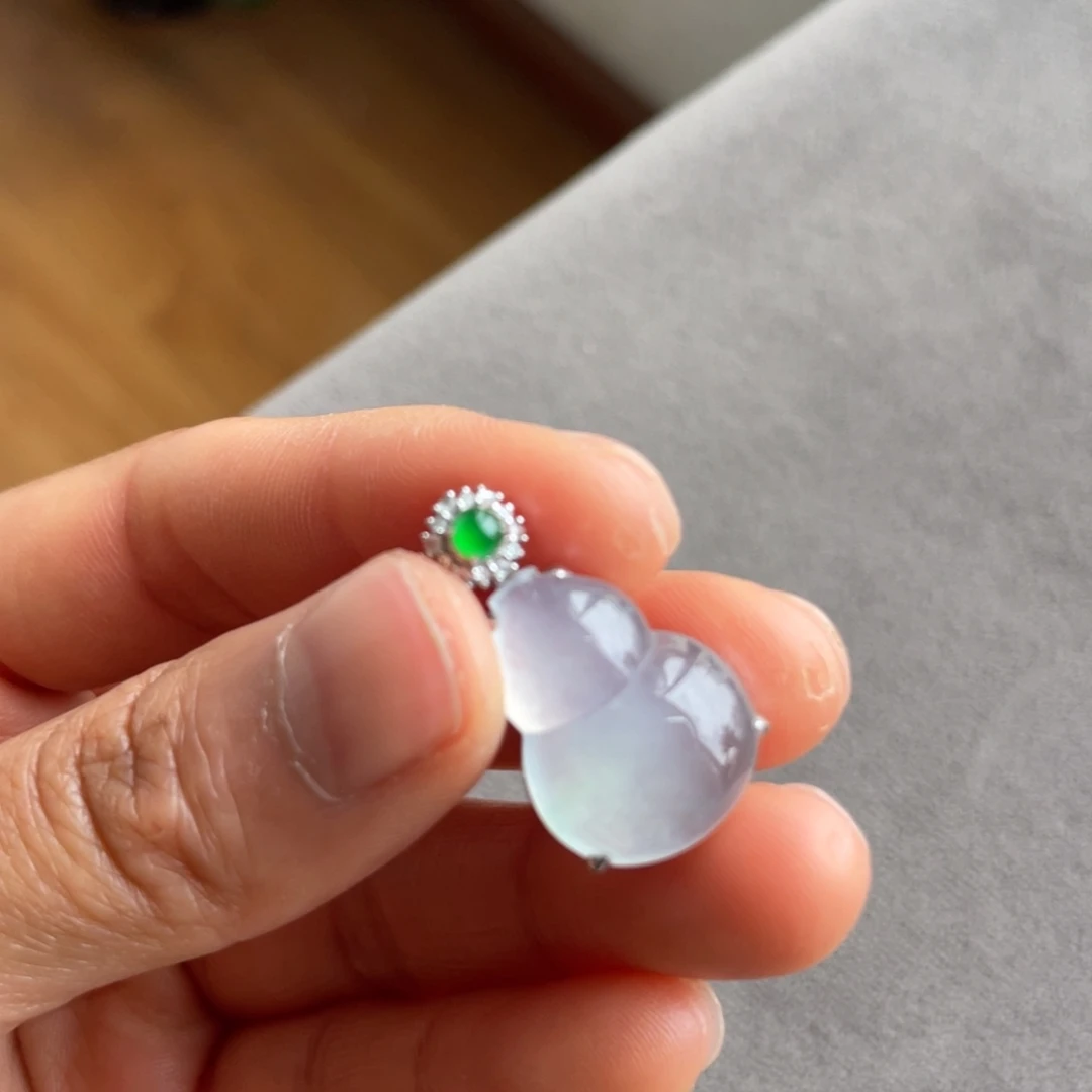 翡翠18K金镶嵌颈饰白冰