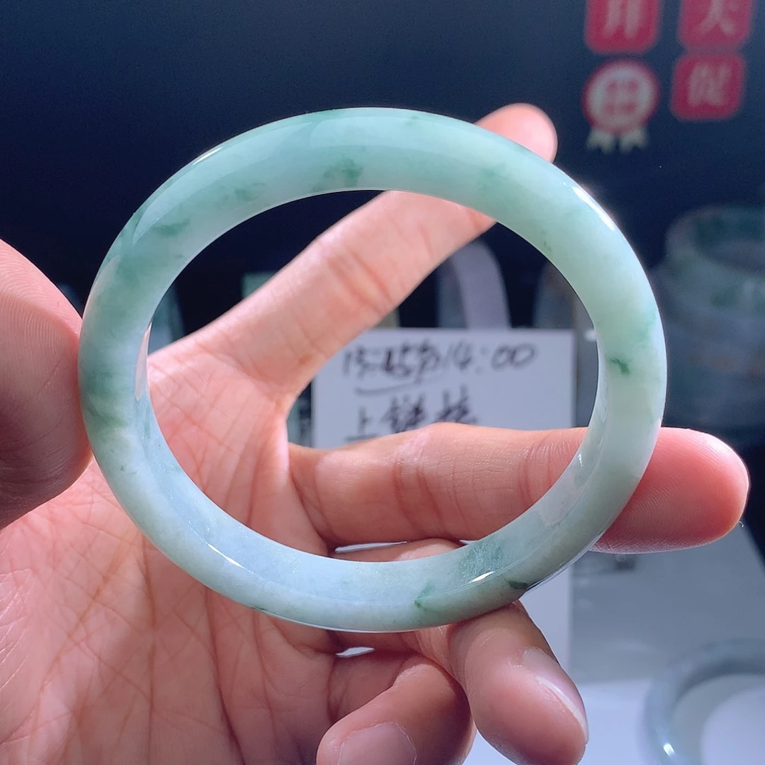 翡翠手镯未镶嵌手镯