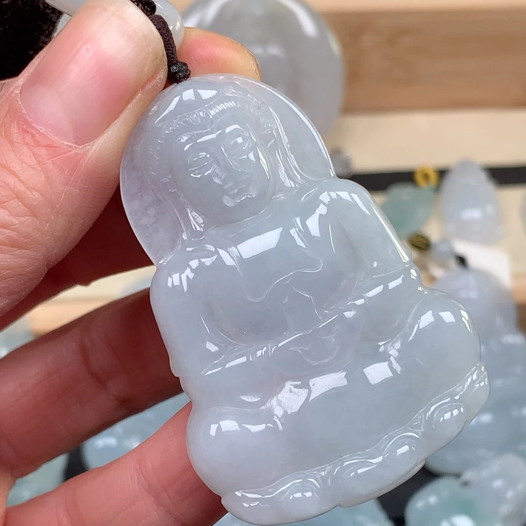 翡翠未镶嵌颈饰观音