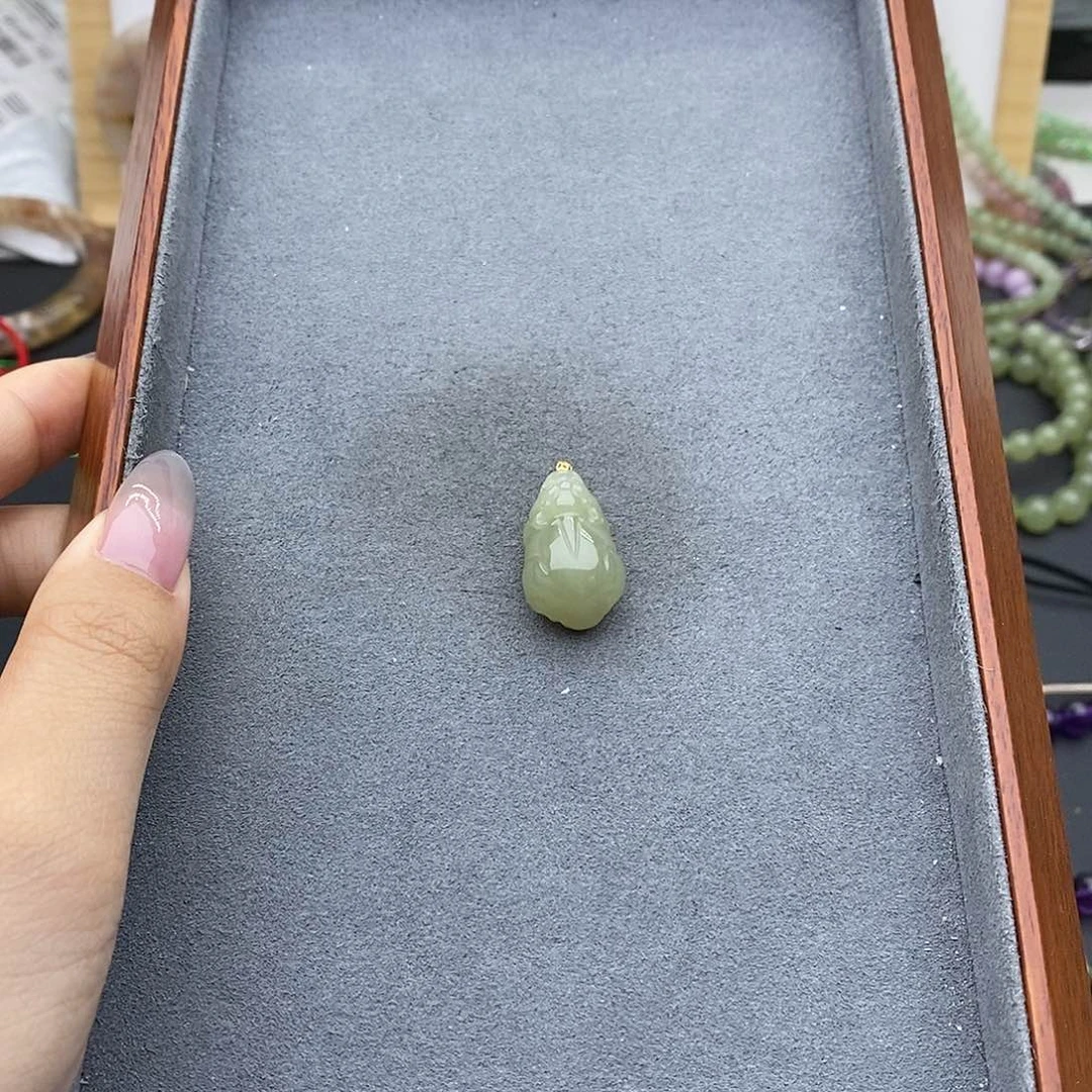 和田玉吊坠(不含链)18K金镶嵌