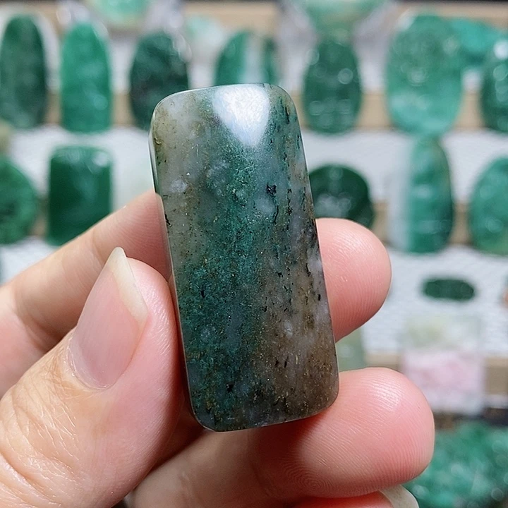 未镶嵌独山玉颈饰