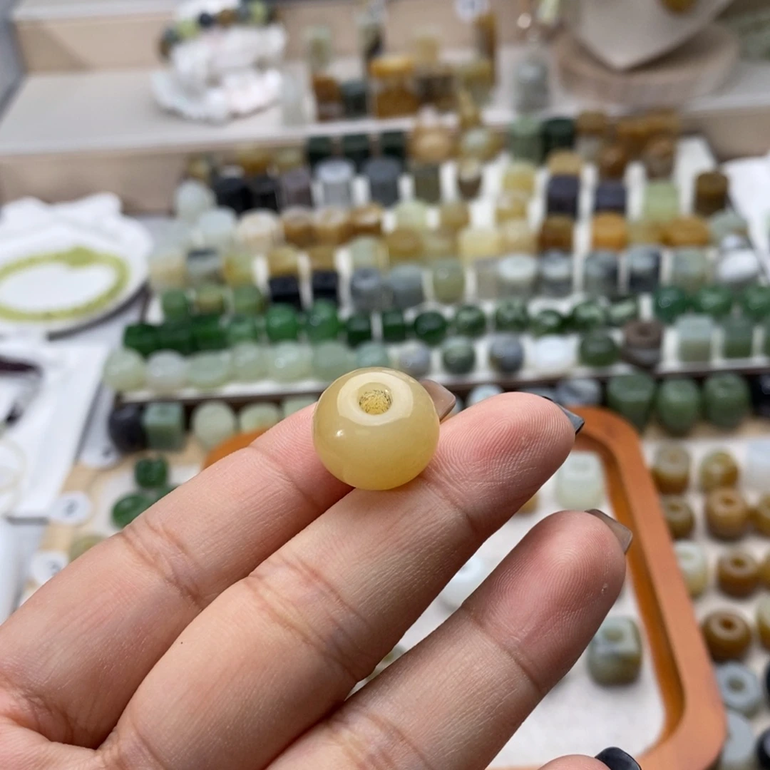 和田玉未镶嵌颈饰微瑕