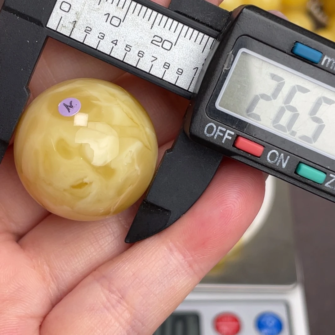 未镶嵌琥珀裸石微瑕688