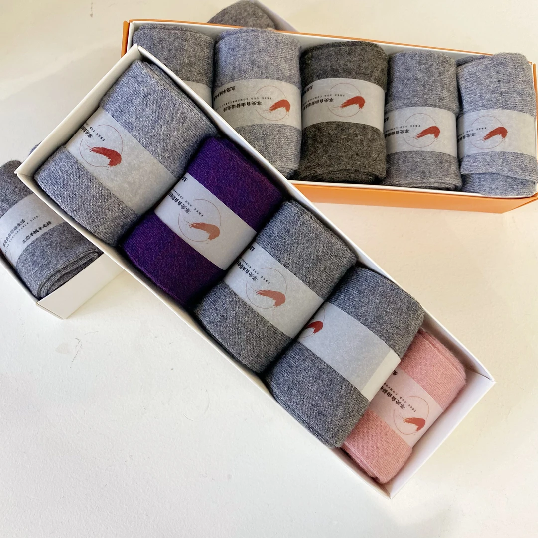 2024飞秒新品《小羊》生态情侣男女舒适透气羊毛羊绒袜子