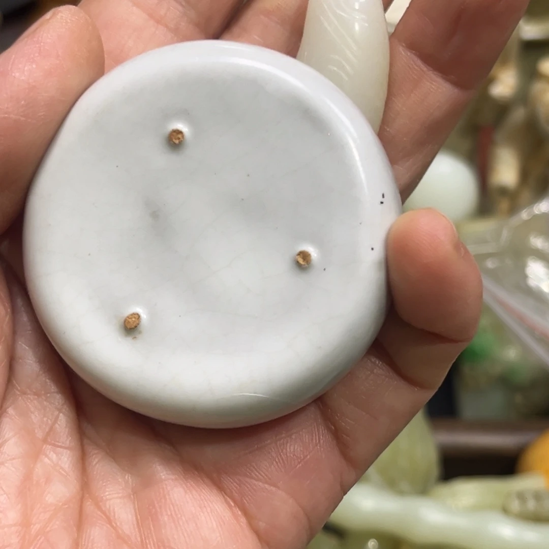 胡***子摆件陶瓷制品和其他材料