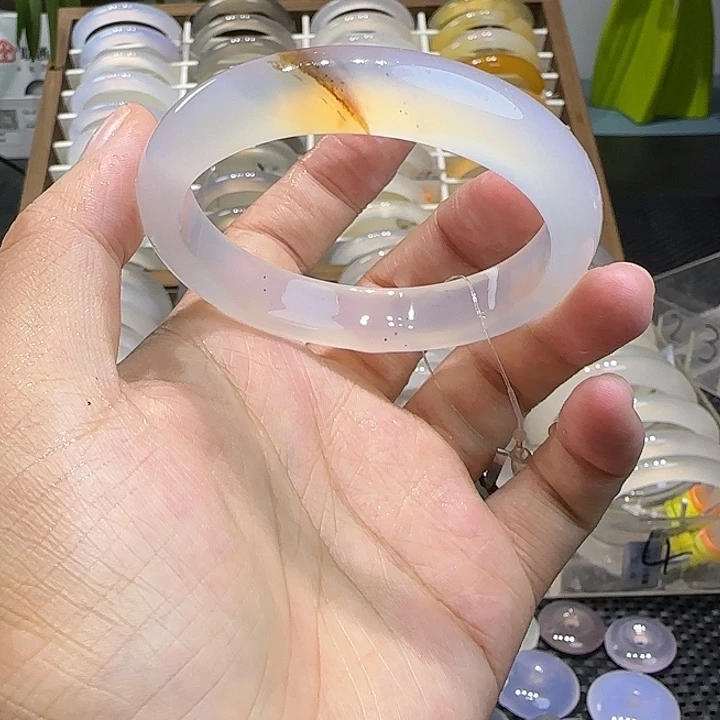 手镯玛瑙/玉髓未镶嵌55圈口漂沙