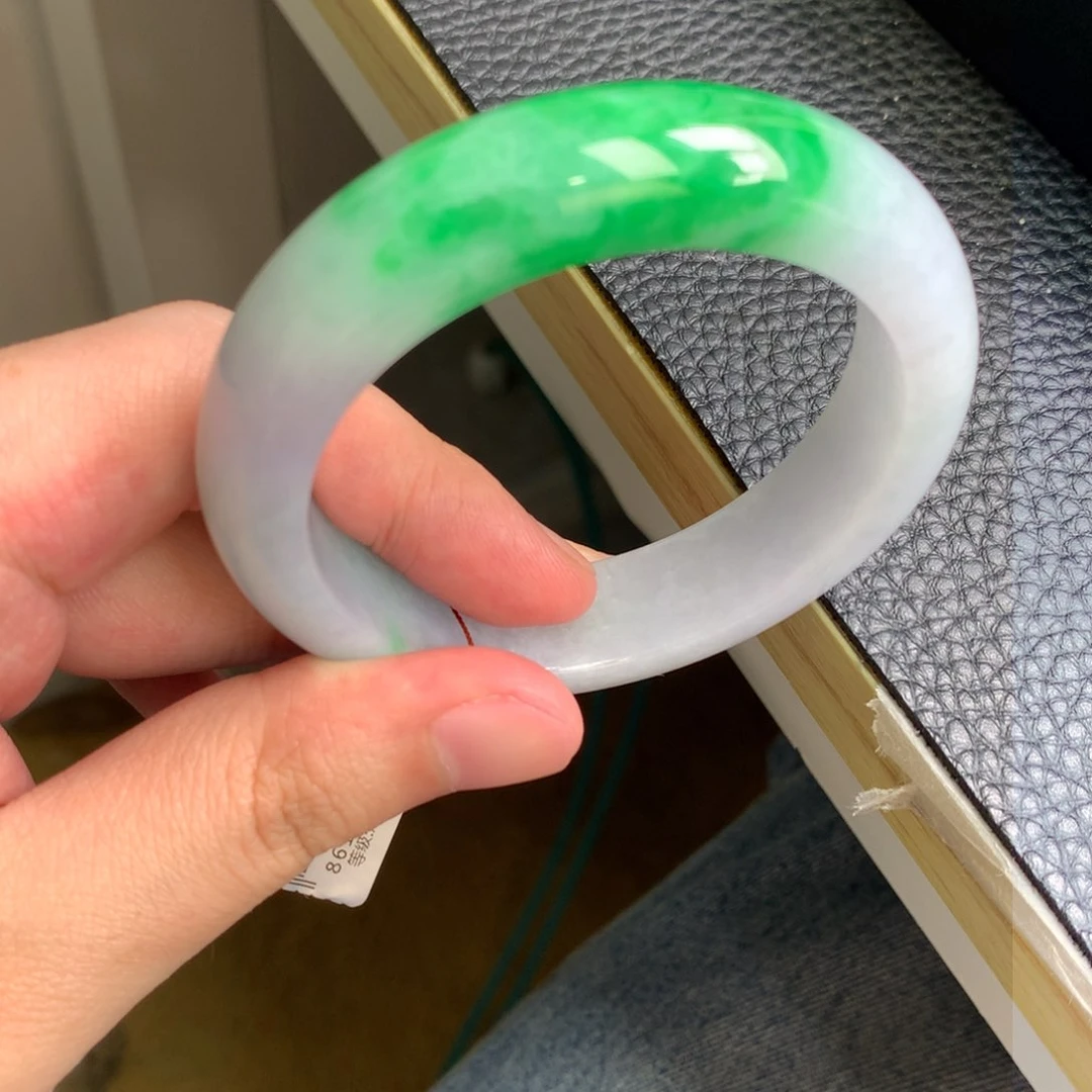 翡翠手镯未镶嵌纯天然