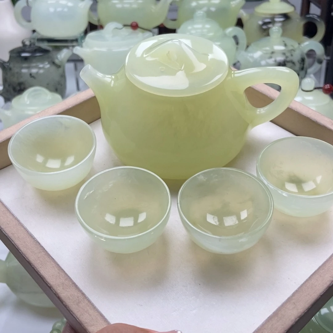 蛇纹石玉未镶嵌壶