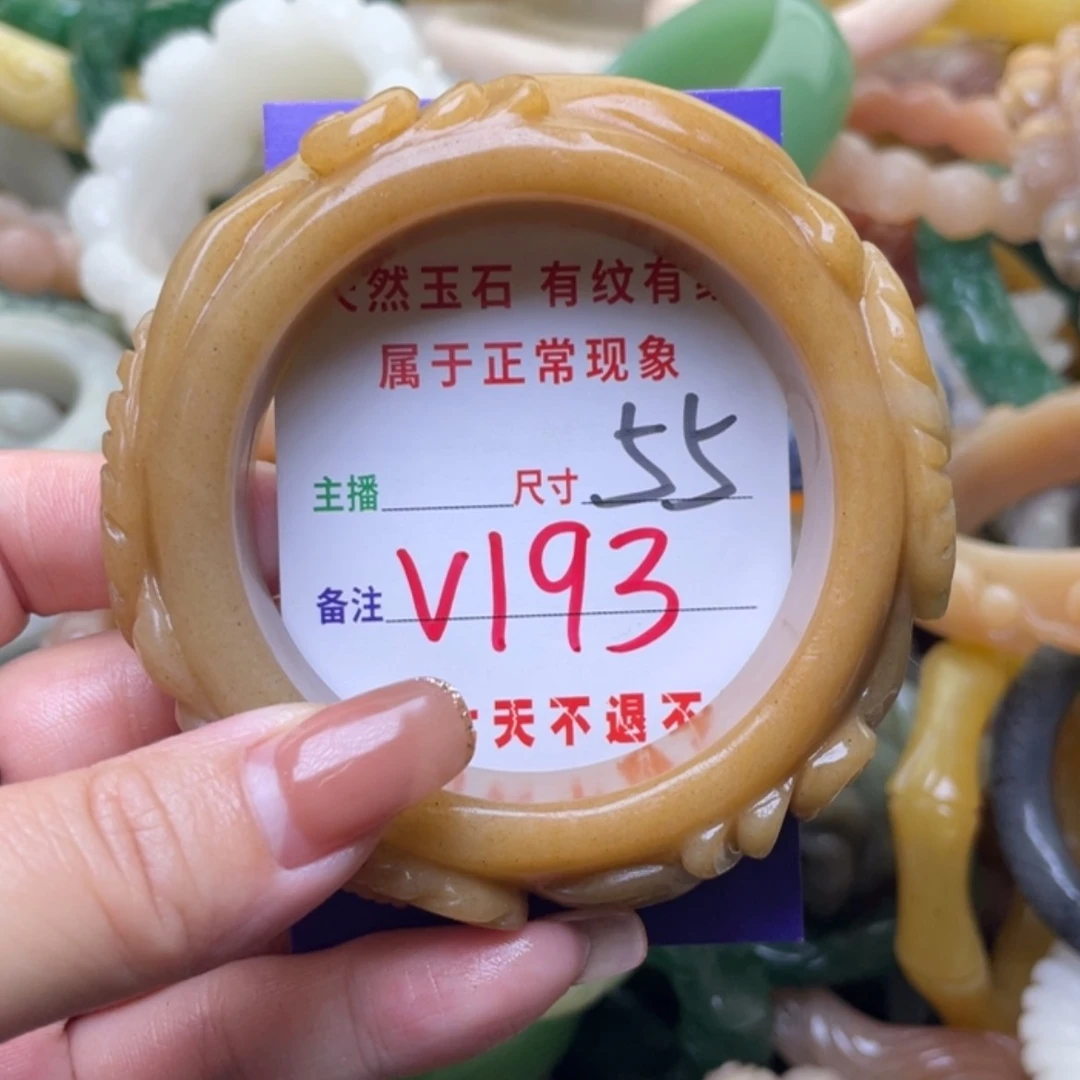 【闪购商品】未镶嵌手镯（圆镯）石英质玉