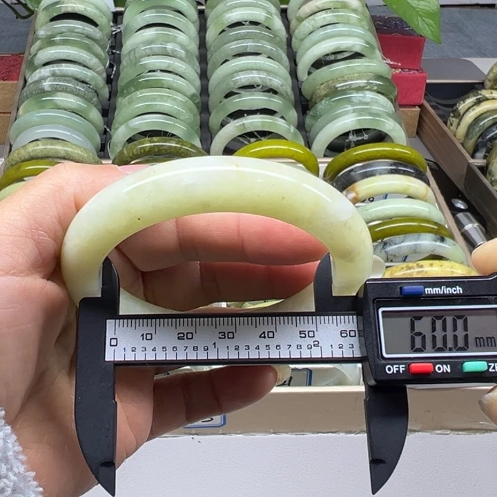 蛇纹石玉未镶嵌手镯6