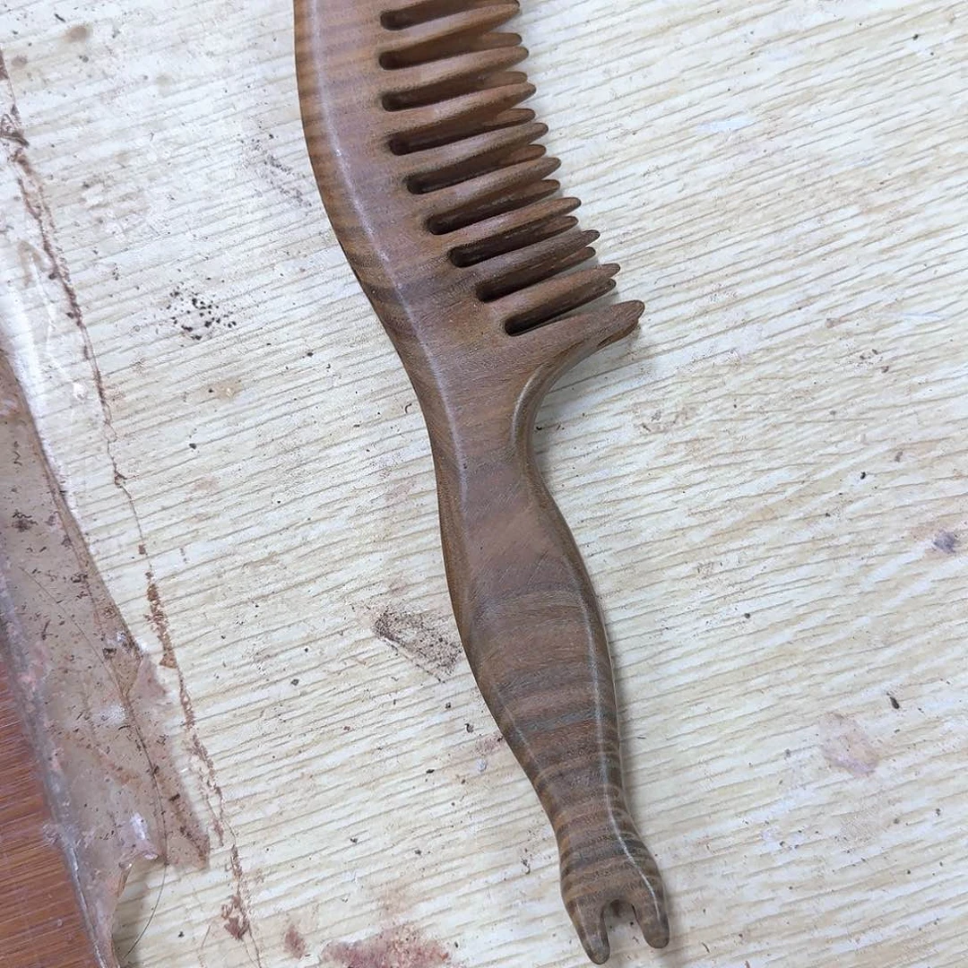 绿檀木把柄梳子瑕疵