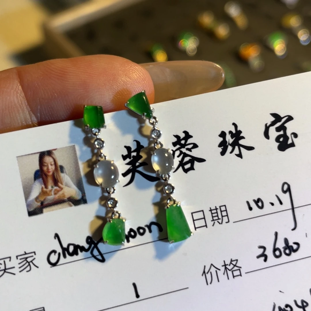 18K金镶嵌翡翠耳饰c****n随行蛋面耳坠