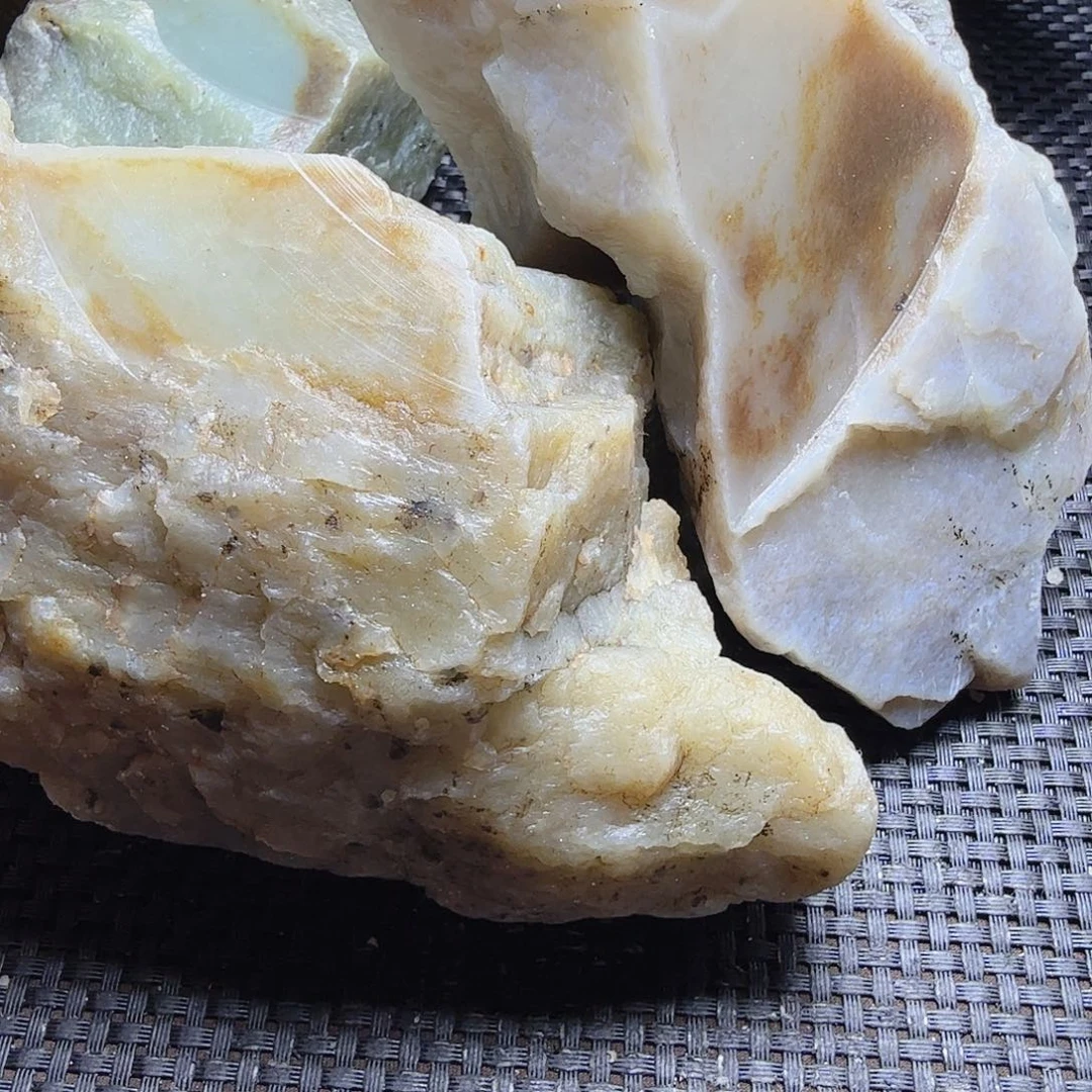 秘***里和田玉（糖玉）未镶嵌珠宝半成品