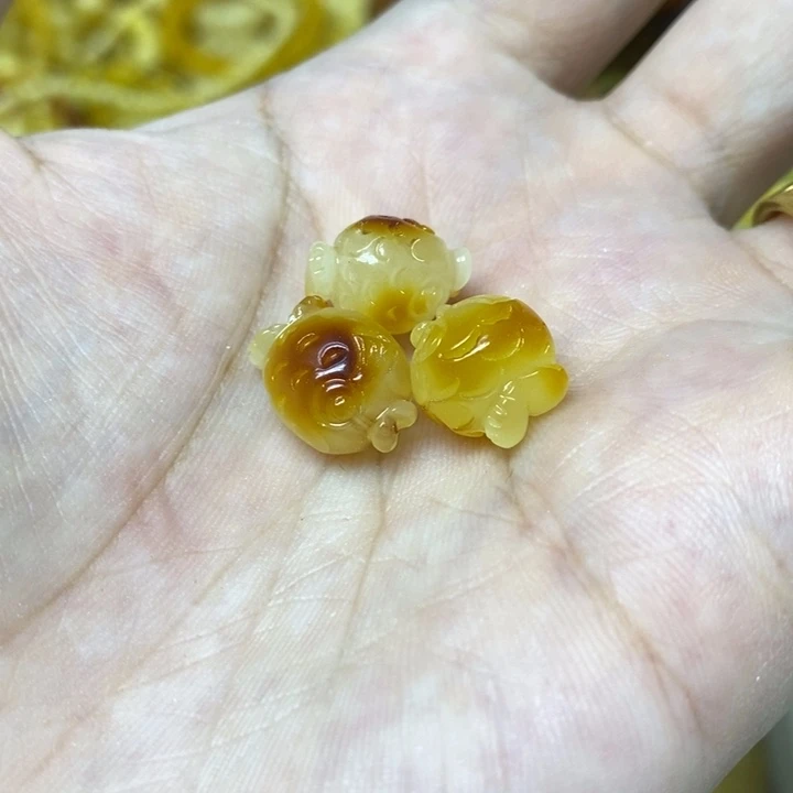 蜜蜡未镶嵌裸石多样性发货其一