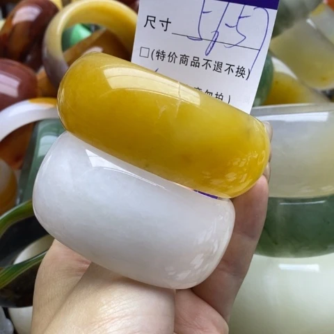 未镶嵌手镯石英质玉