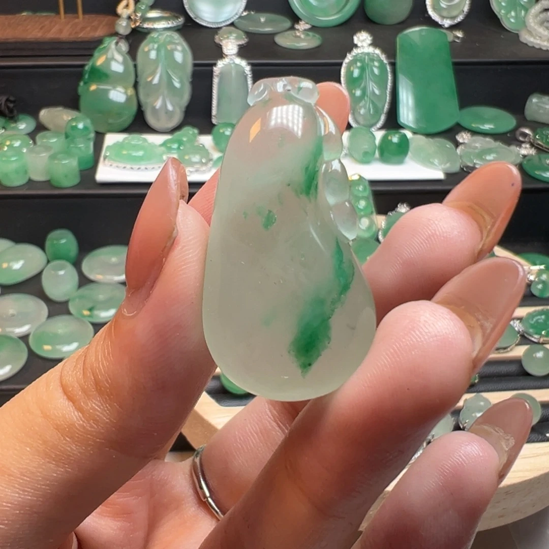 石英质玉（非洲翠）未镶嵌颈饰