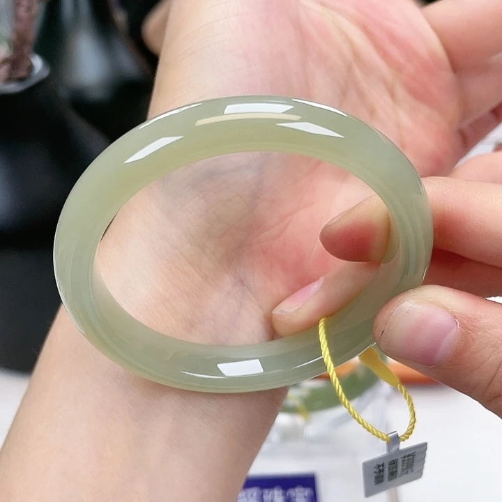 和田玉手镯54未镶嵌