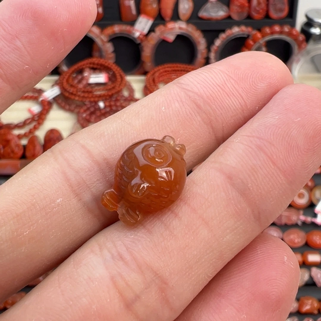 南红玛瑙未镶嵌颈饰嘟嘟鱼