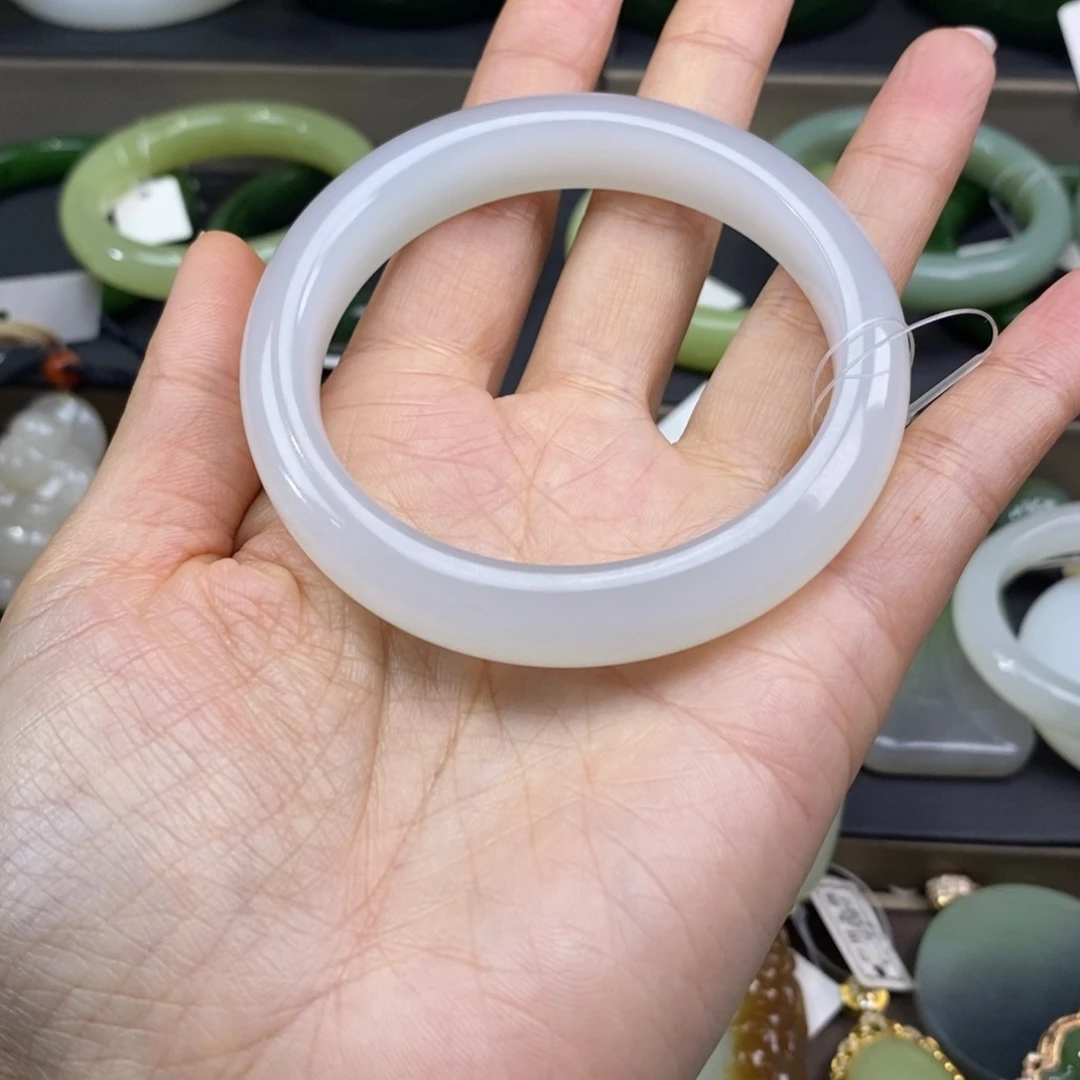 和田玉未镶嵌手镯